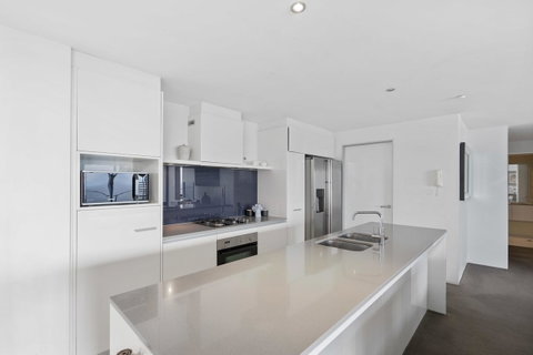 Circle On Cavill, Apartments And Sub Penthouses - We Accommodate - Tweed Heads Accommodation 18