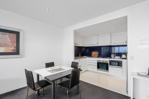Circle On Cavill, Apartments And Sub Penthouses - We Accommodate - Tweed Heads Accommodation 5