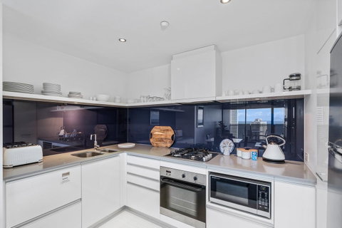 Circle On Cavill, Apartments And Sub Penthouses - We Accommodate - Tweed Heads Accommodation 4