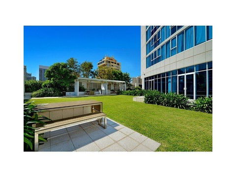 H Star Residences-- Paradise Stayz - Tweed Heads Accommodation 7