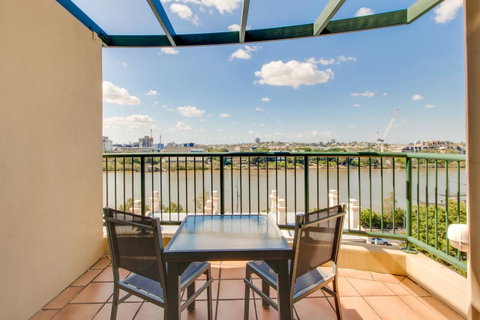 Central Cosmo Apartment Hotel - Tweed Heads Accommodation 24