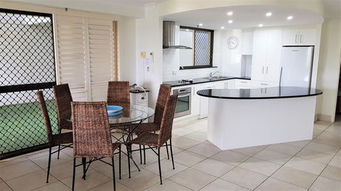 Gemini Court Holiday Apartments - Tweed Heads Accommodation 17
