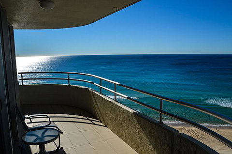 Zenith Ocean Front Apartments - Tweed Heads Accommodation 40