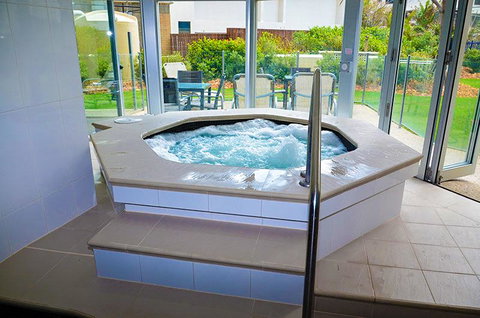 Zenith Ocean Front Apartments - Tweed Heads Accommodation 6