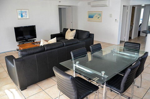 Zenith Ocean Front Apartments - Tweed Heads Accommodation 11