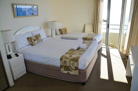 Zenith Ocean Front Apartments - Tweed Heads Accommodation 24