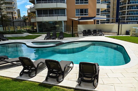 Zenith Ocean Front Apartments - Tweed Heads Accommodation 8
