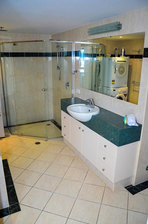 Zenith Ocean Front Apartments - Tweed Heads Accommodation 17