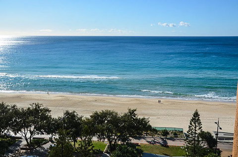 Zenith Ocean Front Apartments - Tweed Heads Accommodation 13
