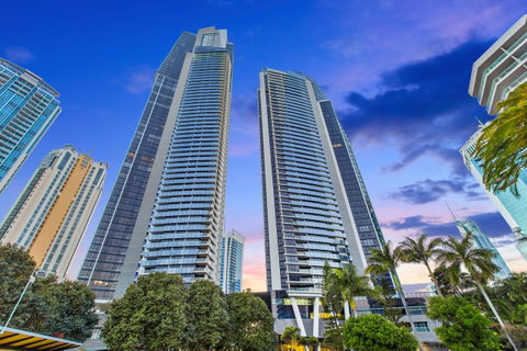Holiday Holiday Circle On Cavill Apartments - Tweed Heads Accommodation 35