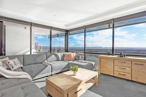 Holiday Holiday Circle On Cavill Apartments - Tweed Heads Accommodation 24