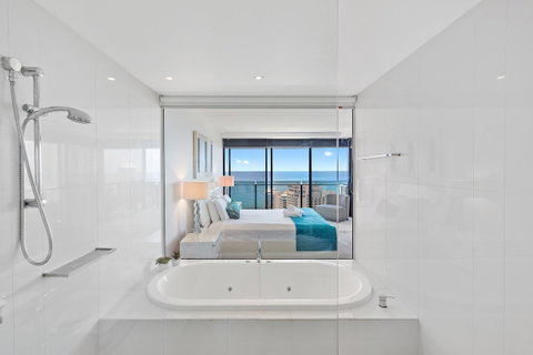 Holiday Holiday Circle On Cavill Apartments - Tweed Heads Accommodation 39