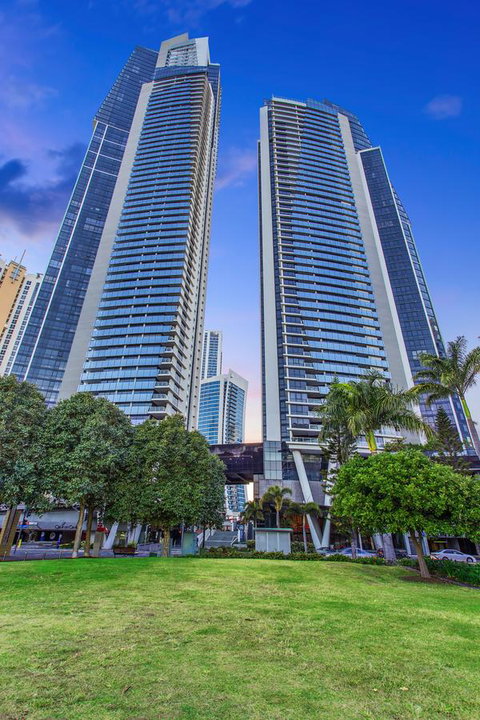 Holiday Holiday Circle On Cavill Apartments - Tweed Heads Accommodation 31
