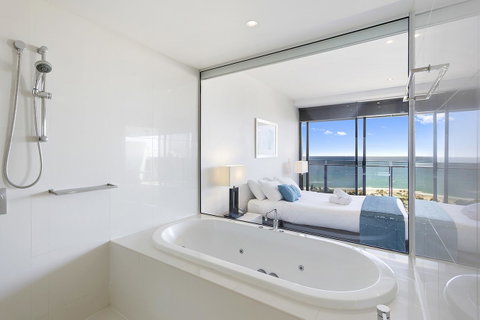 Holiday Holiday Circle On Cavill Apartments - Tweed Heads Accommodation 14