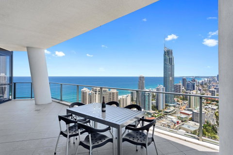 Holiday Holiday Circle On Cavill Apartments - Tweed Heads Accommodation 5