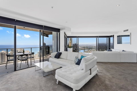 Holiday Holiday Circle On Cavill Apartments - Tweed Heads Accommodation 10