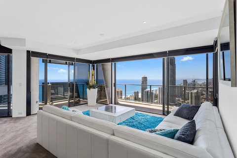 Holiday Holiday Circle On Cavill Apartments - Tweed Heads Accommodation 4