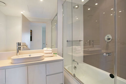 Number 1 H Residences - WiFi, Parking & More By Gold Coast Holidays - Tweed Heads Accommodation 3