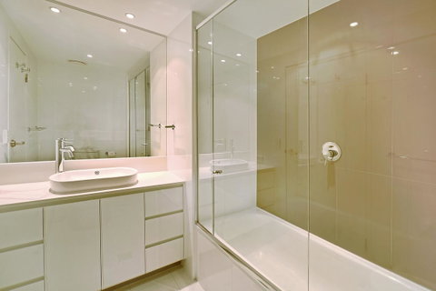 Number 1 H Residences - WiFi, Parking & More By Gold Coast Holidays - Tweed Heads Accommodation 13