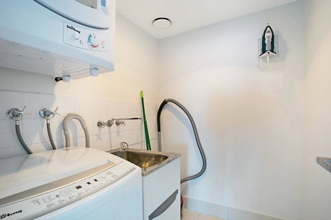 Number 1 H Residences - WiFi, Parking & More By Gold Coast Holidays - Tweed Heads Accommodation 1