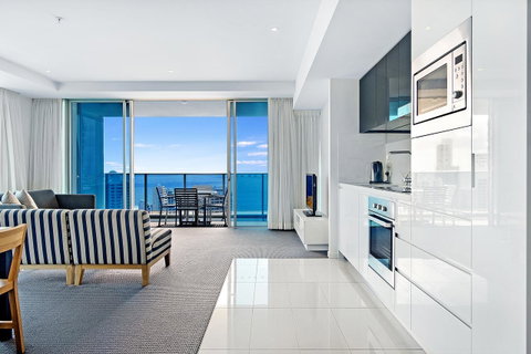 Number 1 H Residences - WiFi, Parking & More By Gold Coast Holidays - Tweed Heads Accommodation 37