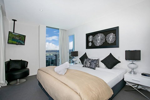Number 1 H Residences - WiFi, Parking & More By Gold Coast Holidays - Tweed Heads Accommodation 7