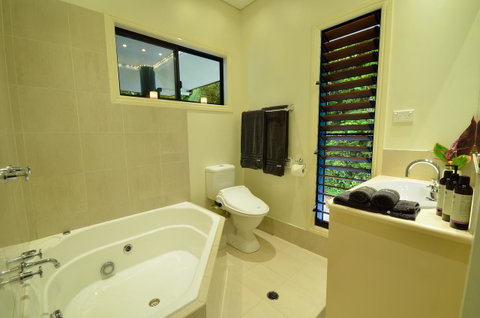 Misty Mountains Rainforest Retreat - Tweed Heads Accommodation 12