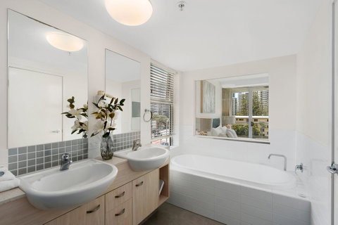 Wings Resort, Apartments And 2 Story Penthouses - We Accommodate - Tweed Heads Accommodation 12