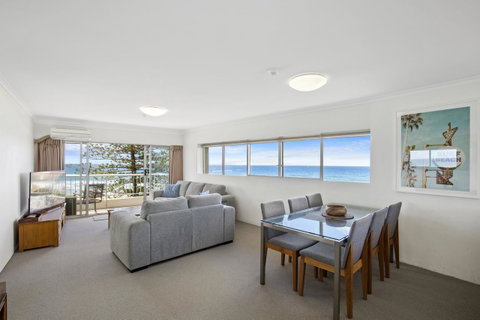 Narrowneck Court Holiday Apartments - Tweed Heads Accommodation 3