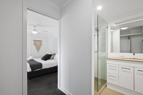 Narrowneck Court Holiday Apartments - Tweed Heads Accommodation 14