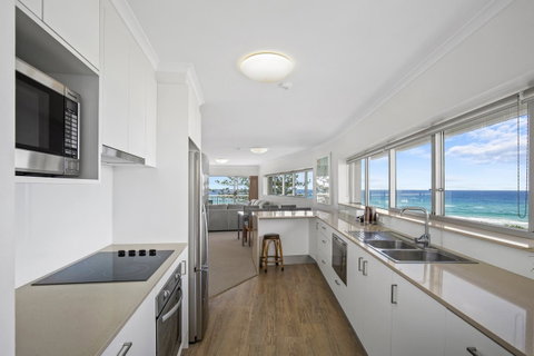 Narrowneck Court Holiday Apartments - Tweed Heads Accommodation 24