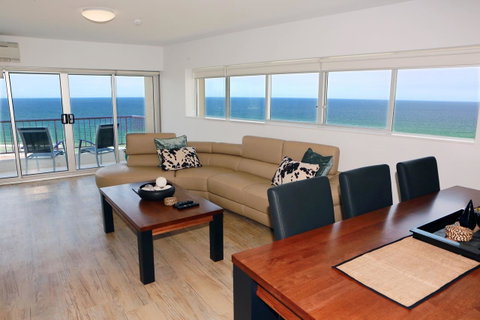 Narrowneck Court Holiday Apartments - Tweed Heads Accommodation 4
