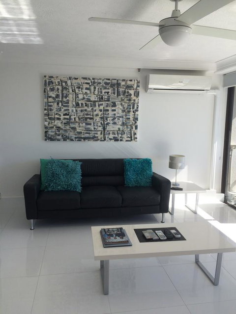 Surfers Century Oceanside Apartments - Tweed Heads Accommodation 27