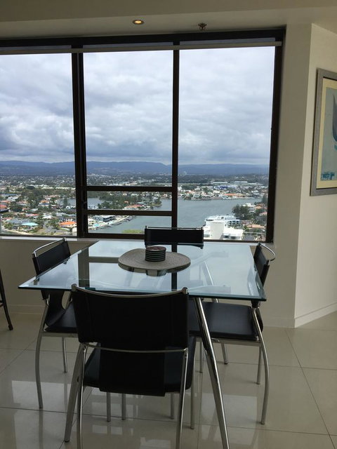Surfers Century Oceanside Apartments - Tweed Heads Accommodation 21