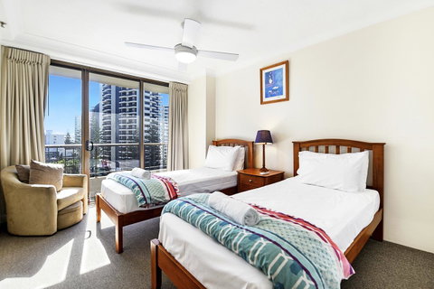 Surfers Century Oceanside Apartments - Tweed Heads Accommodation 7