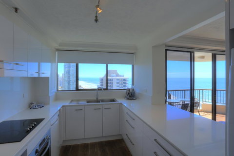Surfers Century Oceanside Apartments - Tweed Heads Accommodation 37