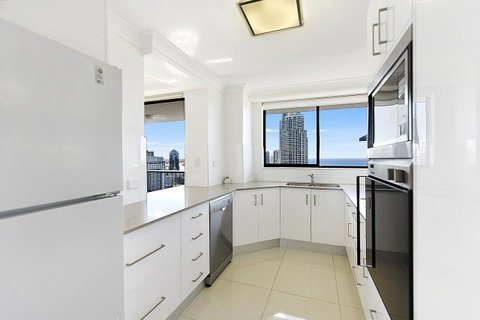 Surfers Century Oceanside Apartments - Tweed Heads Accommodation 4