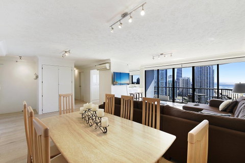 Surfers Century Oceanside Apartments - Tweed Heads Accommodation 12