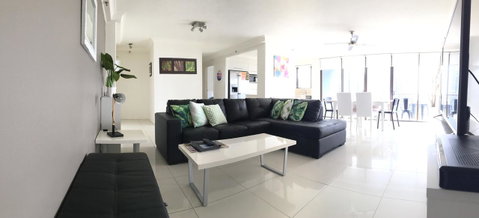 Surfers Century Oceanside Apartments - Tweed Heads Accommodation 25
