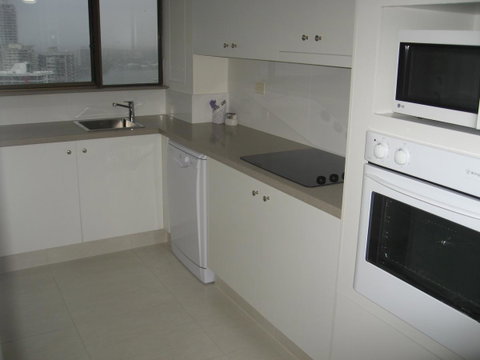 Surfers Century Oceanside Apartments - Tweed Heads Accommodation 35