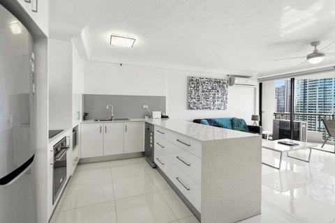 Surfers Century Oceanside Apartments - Tweed Heads Accommodation 14