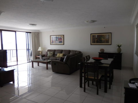 Surfers Century Oceanside Apartments - Tweed Heads Accommodation 41