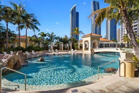 Holiday Holiday Chevron Renaissance Apartments - Tweed Heads Accommodation 3