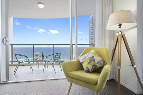 Holiday Holiday Chevron Renaissance Apartments - Tweed Heads Accommodation 5