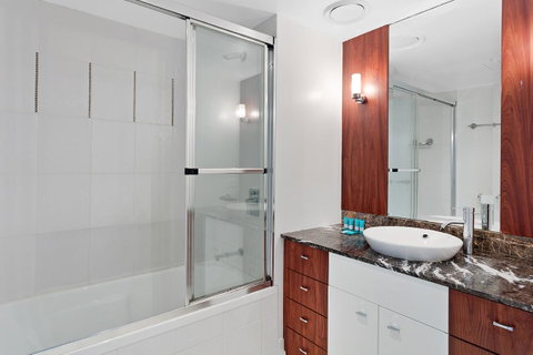 Holiday Holiday Chevron Renaissance Apartments - Tweed Heads Accommodation 29