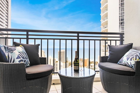 Holiday Holiday Chevron Renaissance Apartments - Tweed Heads Accommodation 18