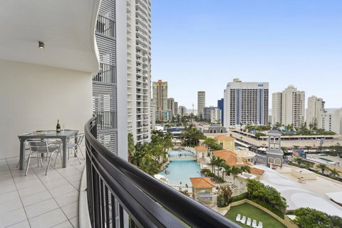 Holiday Holiday Chevron Renaissance Apartments - Tweed Heads Accommodation 24