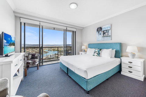 Holiday Holiday Chevron Renaissance Apartments - Tweed Heads Accommodation 12