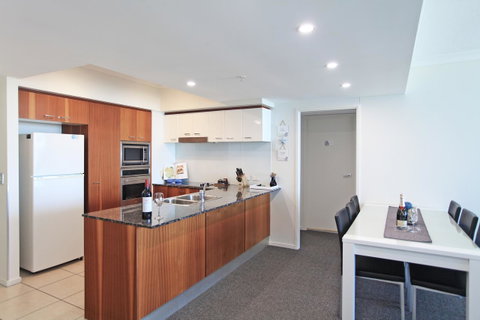 Holiday Holiday Chevron Renaissance Apartments - Tweed Heads Accommodation 19