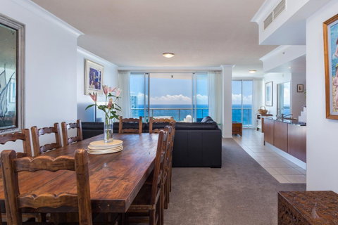Holiday Holiday Chevron Renaissance Apartments - Tweed Heads Accommodation 26